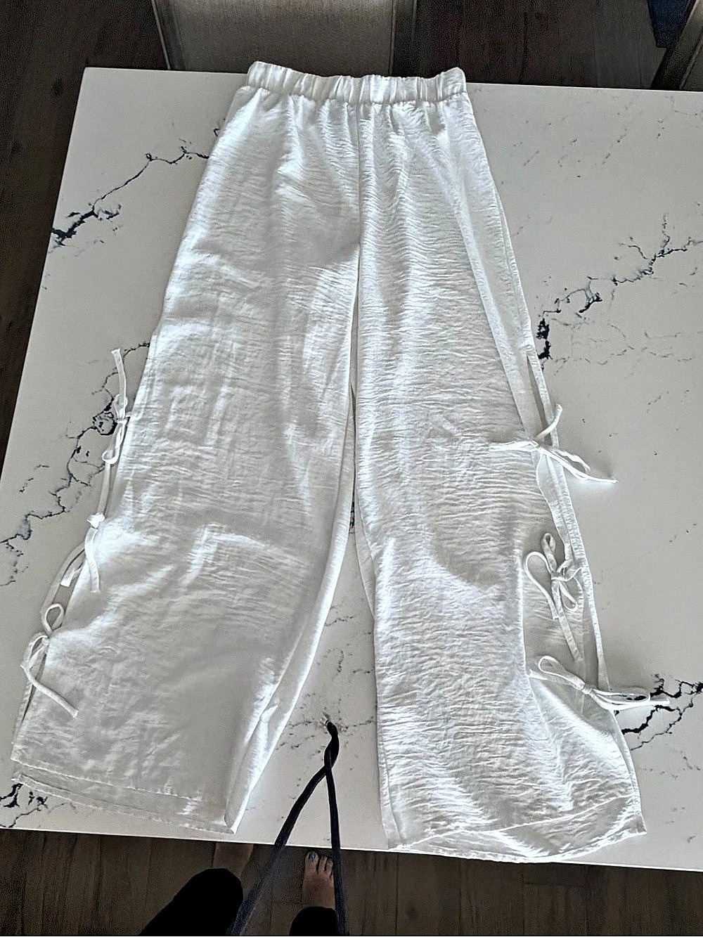 21 Saints White Wide Leg Pants Like New with side tired sexy fun light weight